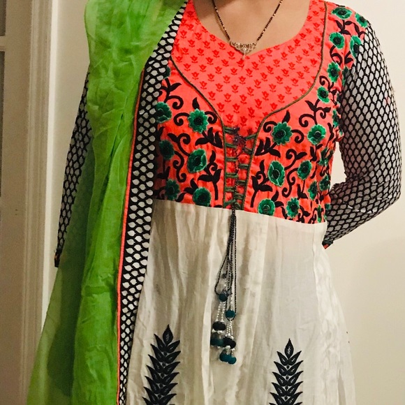 White with peachy pink combination indian dress - Picture 6 of 8